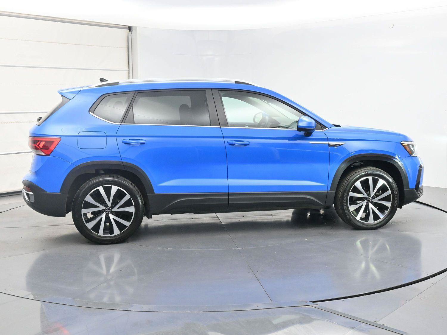 Used 2023 Volkswagen Taos SE w/ Panoramic Sunroof Package AWD/4WD image 26
