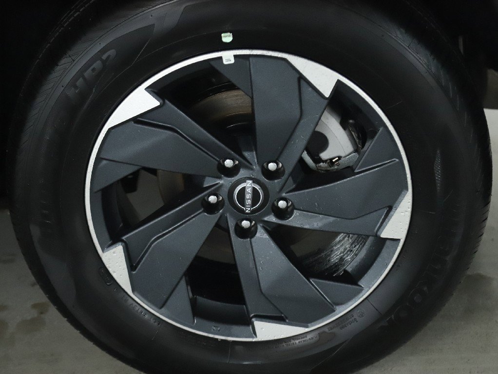 Certified 2026 Nissan Rogue SV image 38