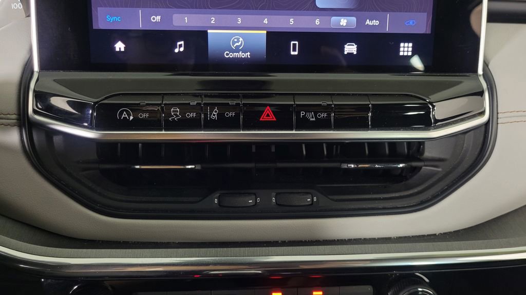 Used 2023 Jeep Compass Limited image 26