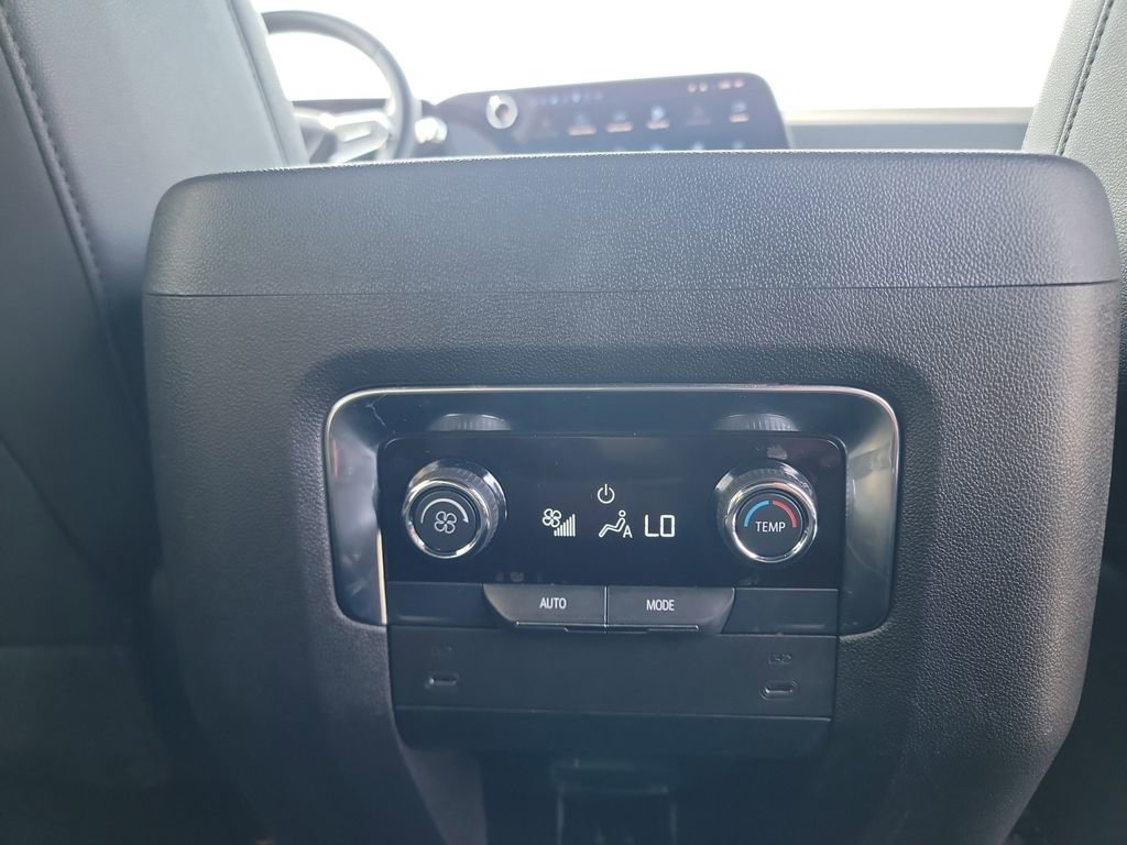 Used 2025 Chevrolet Tahoe LT AWD/4WD image 16