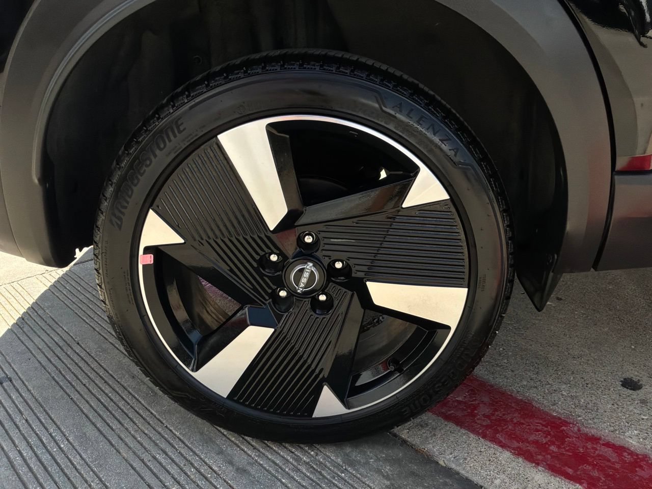 Used 2026 Nissan Kicks SR FWD image 9