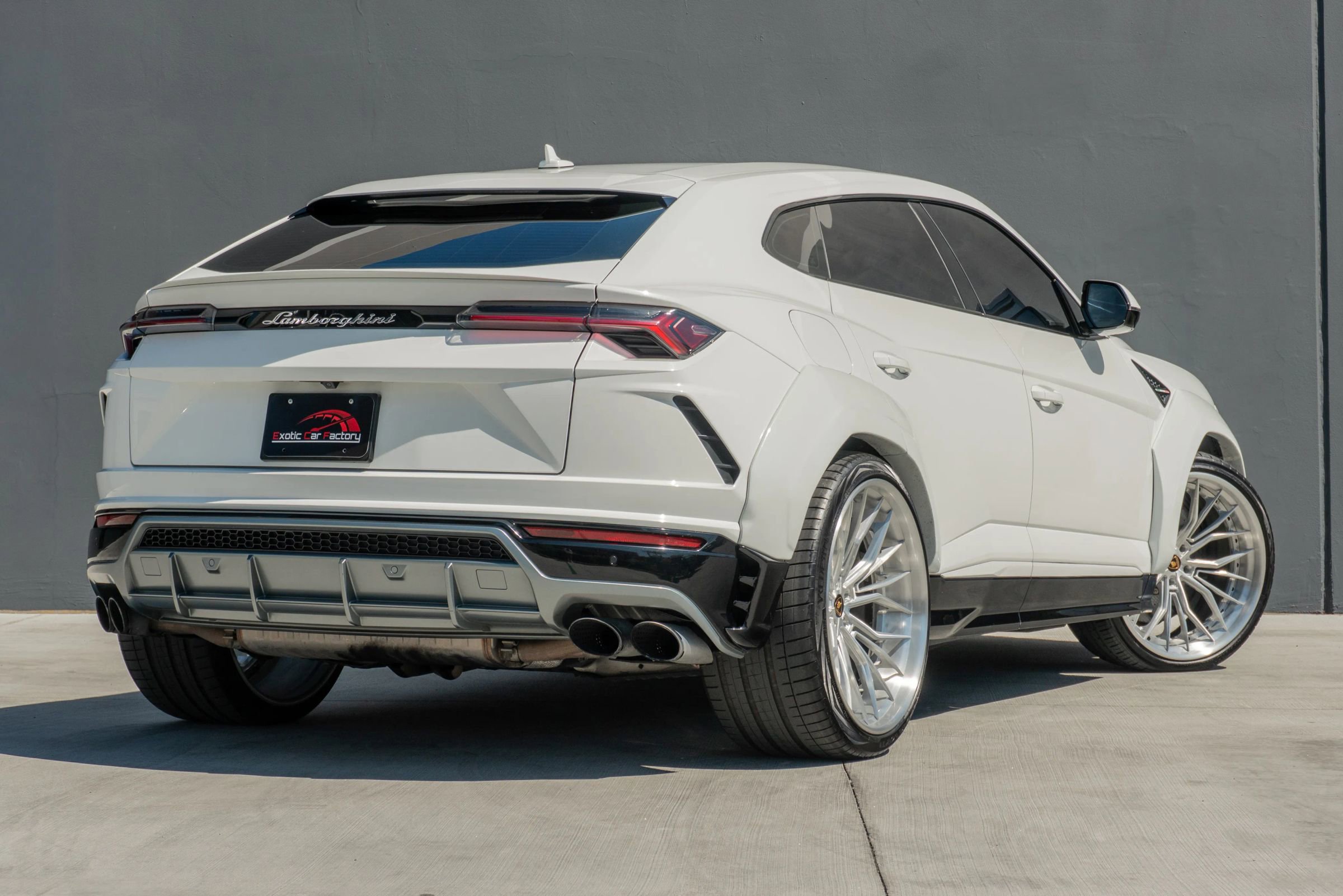 Used 2019 Lamborghini Urus AWD/4WD image 7