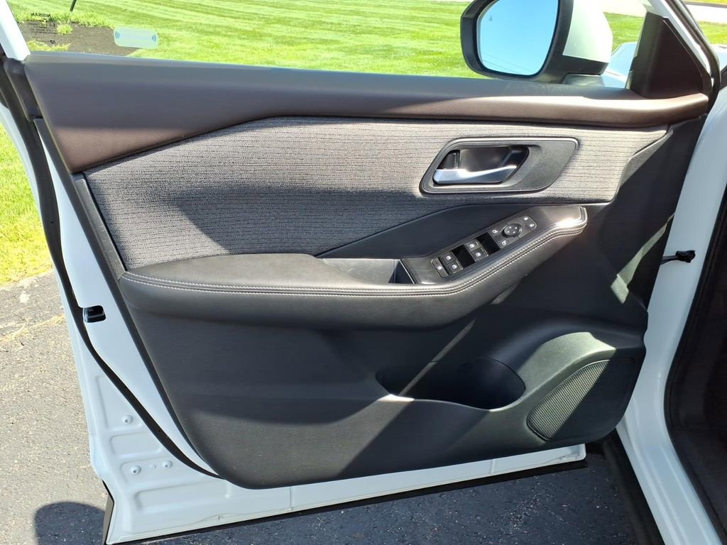 Used 2021 Nissan Rogue SV AWD/4WD image 15