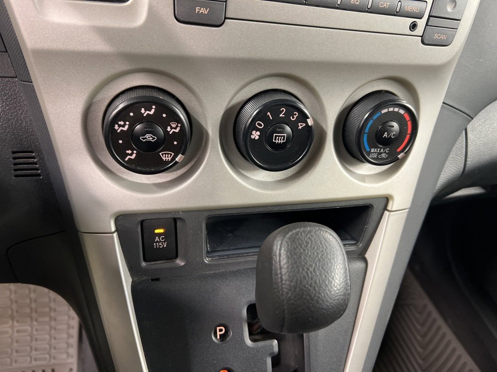 Used 2009 Pontiac Vibe w/ Preferred Package image 10