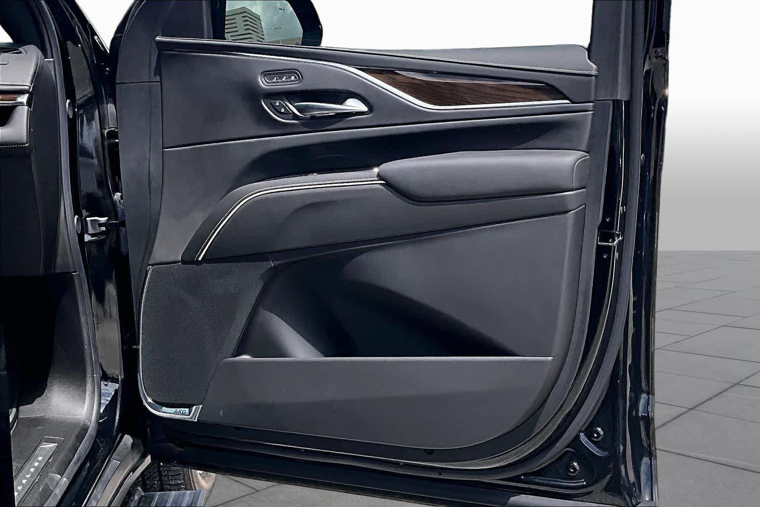 Used 2024 Cadillac Escalade Sport Platinum w/ Heavy-Duty Trailer Package AWD/4WD image 22