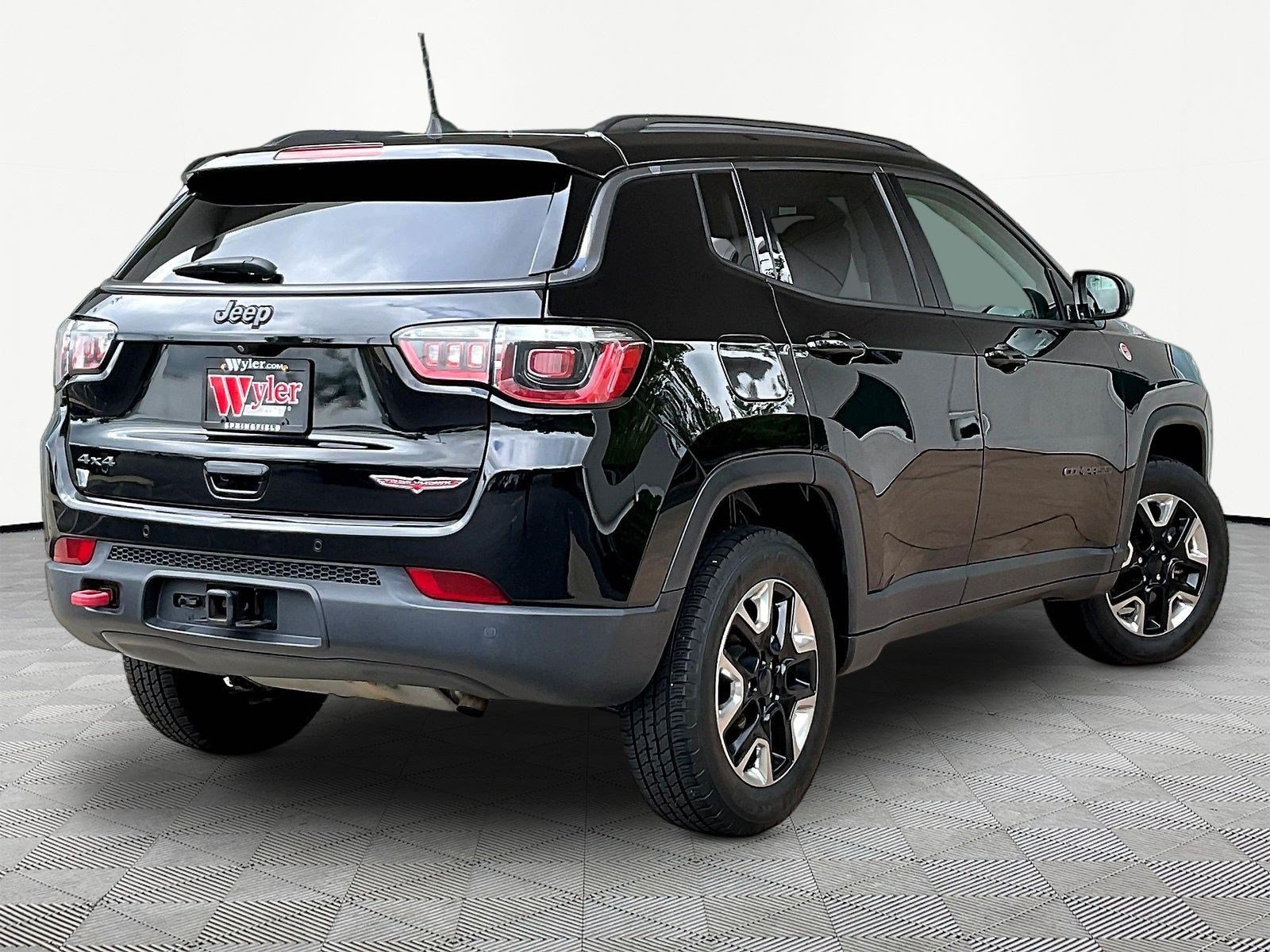 Used 2018 Jeep Compass Trailhawk w/ Leather Interior Group AWD/4WD image 6