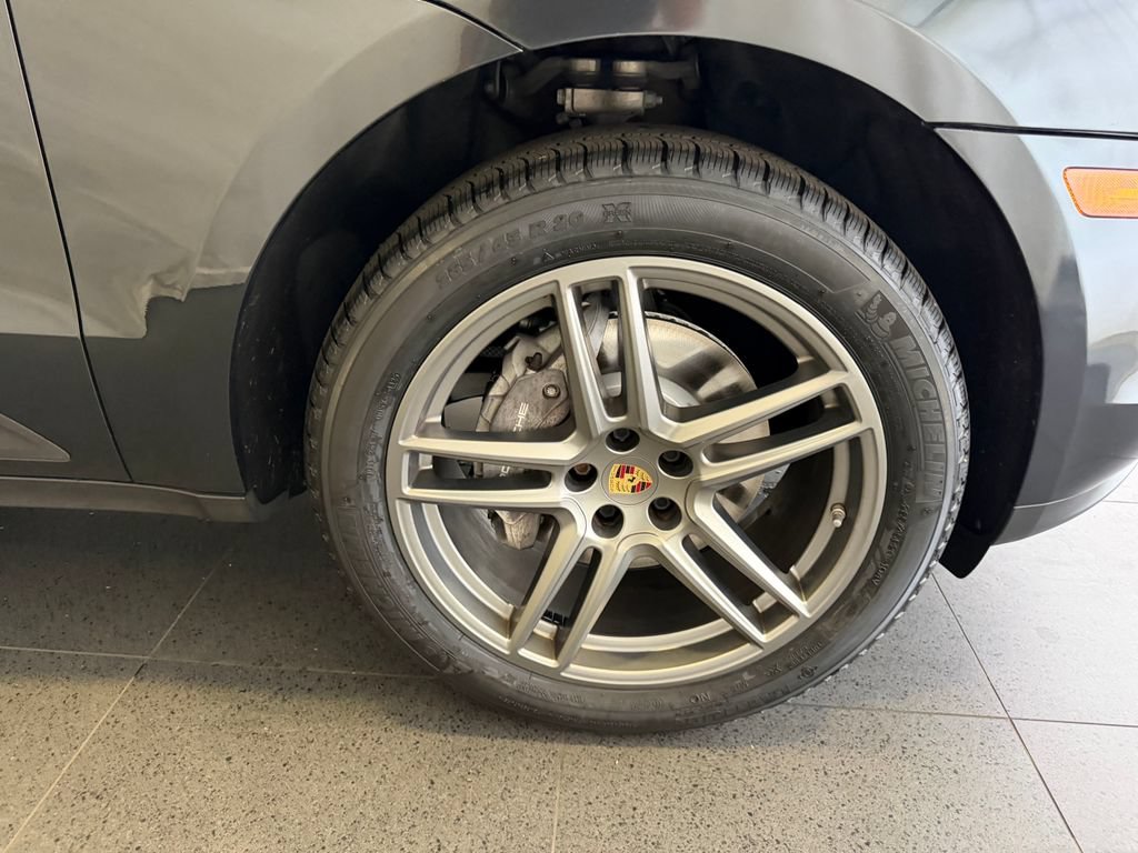 Certified 2021 Porsche Macan AWD/4WD image 13