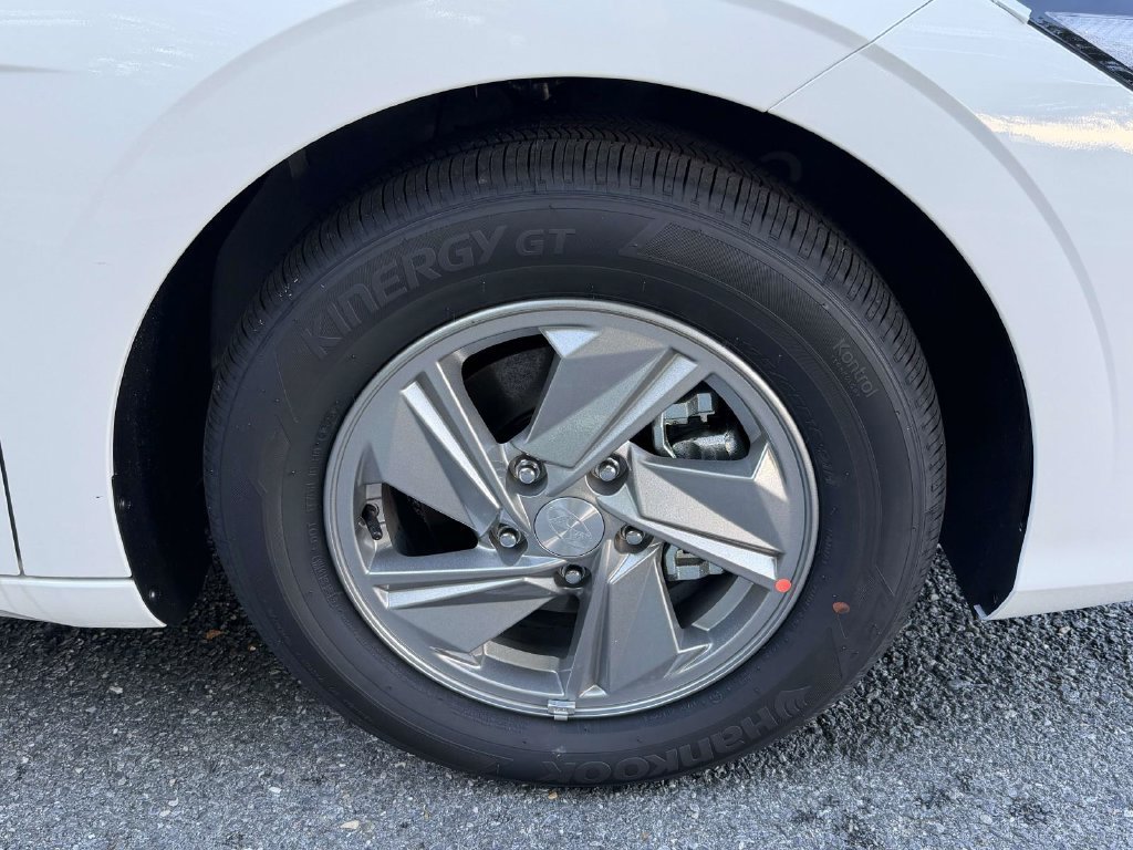 New 2026 Hyundai Elantra SE FWD image 7
