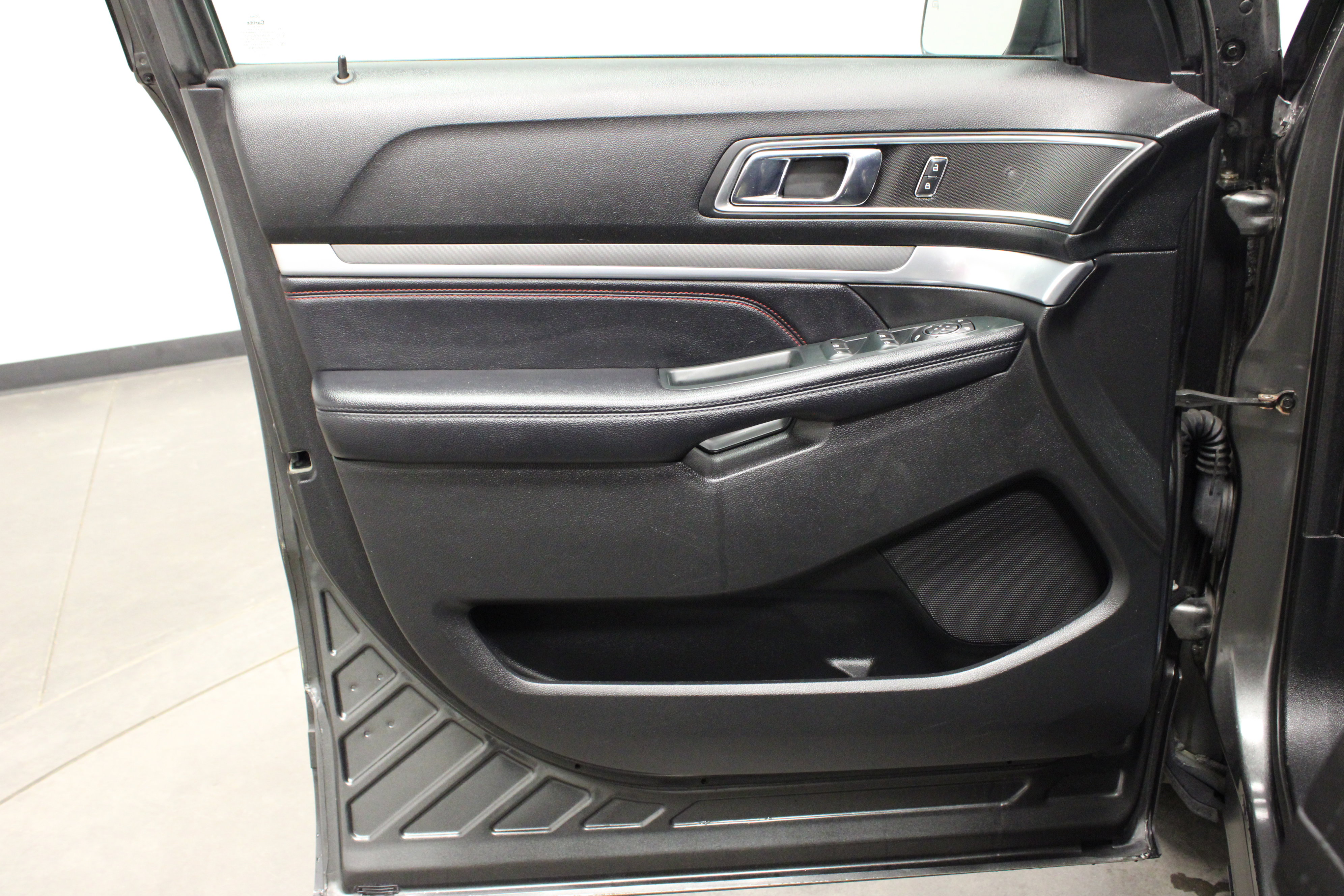 Used 2018 Ford Explorer Sport AWD/4WD image 12