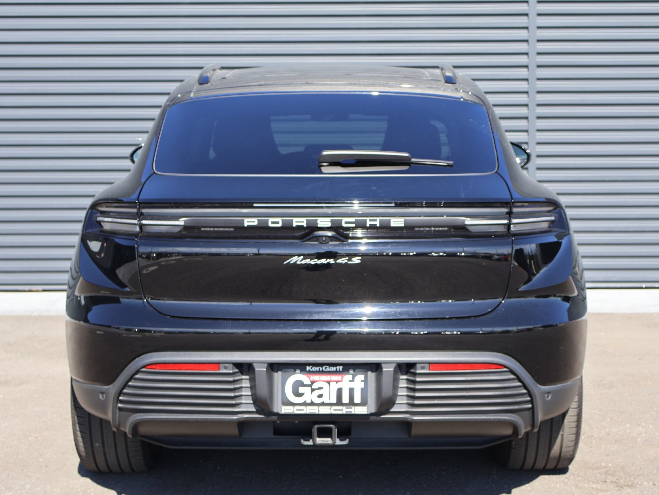 Certified 2025 Porsche Macan 4S Electric AWD/4WD image 9