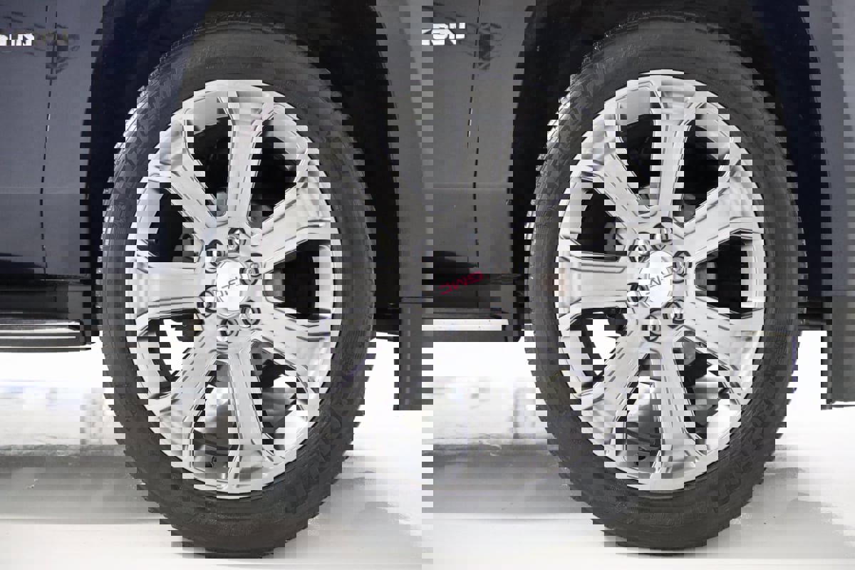 Used 2017 GMC Yukon SLT image 82