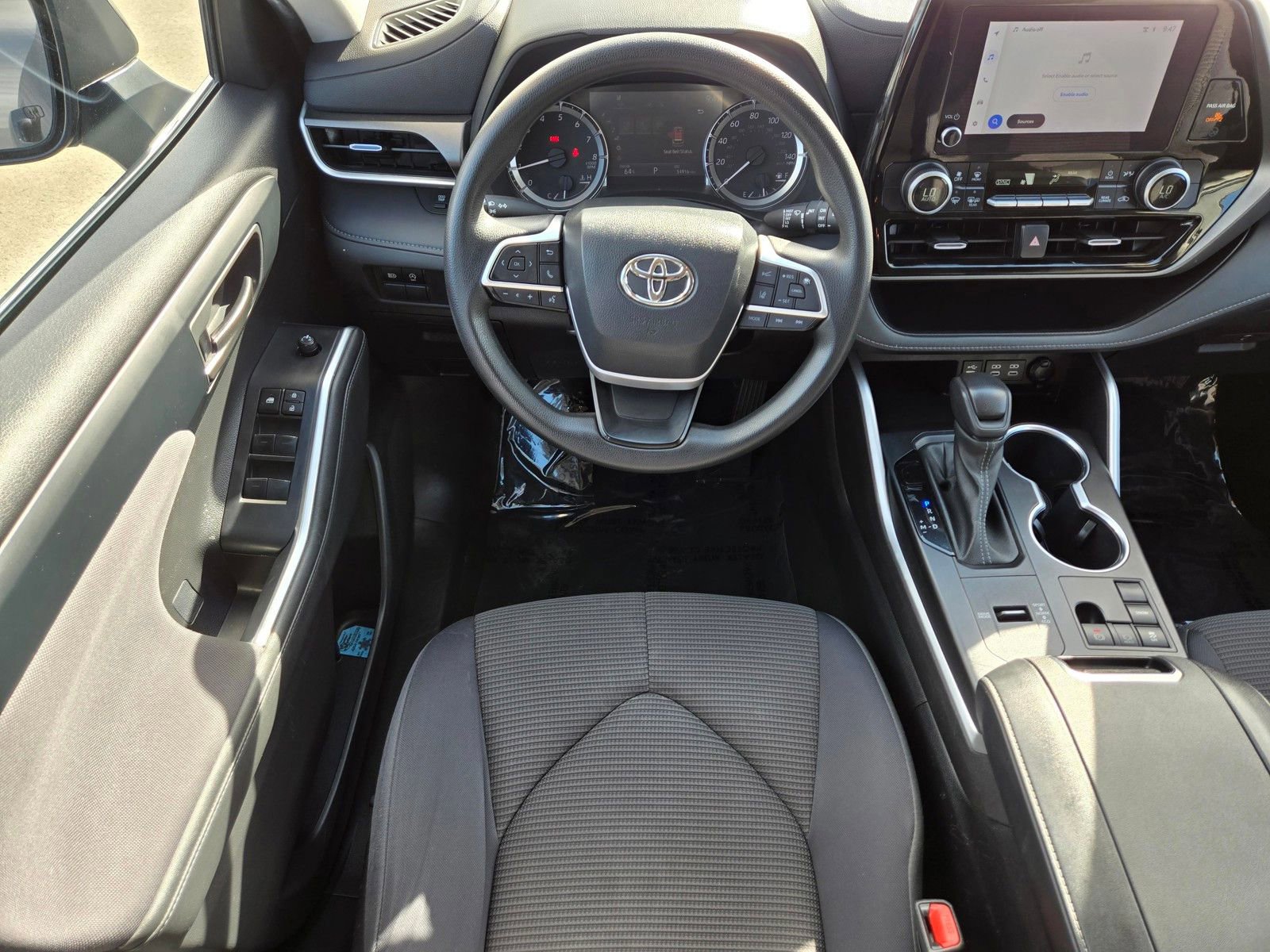 Used 2023 Toyota Highlander L FWD image 11