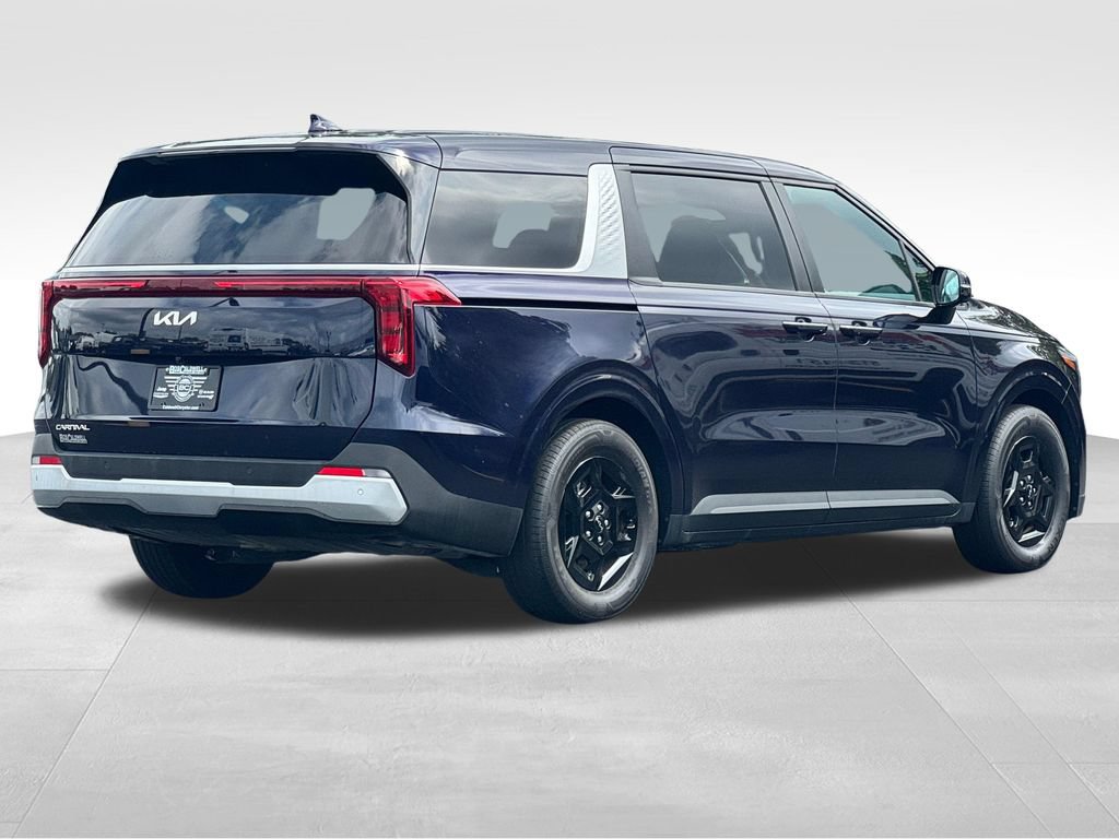 Used 2025 Kia Carnival FWD image 7
