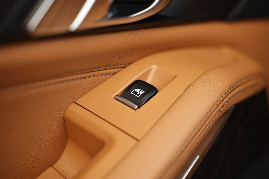 Used 2022 BMW X5 xDrive40i w/ M Sport Package image 25