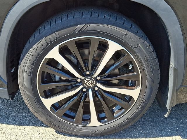 Used 2022 Toyota Highlander XSE AWD/4WD image 8