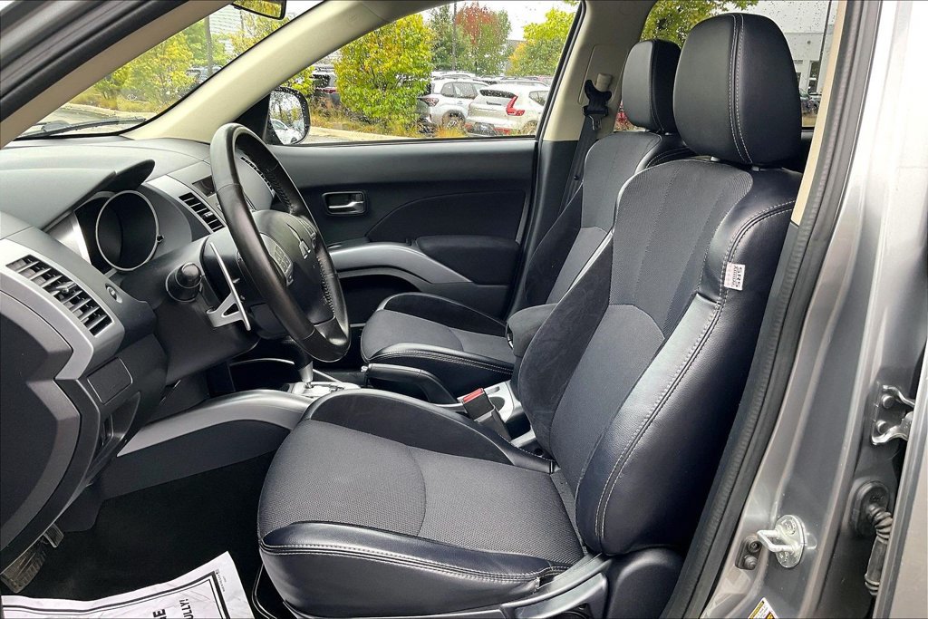 Used 2013 Mitsubishi Outlander SE AWD/4WD image 28