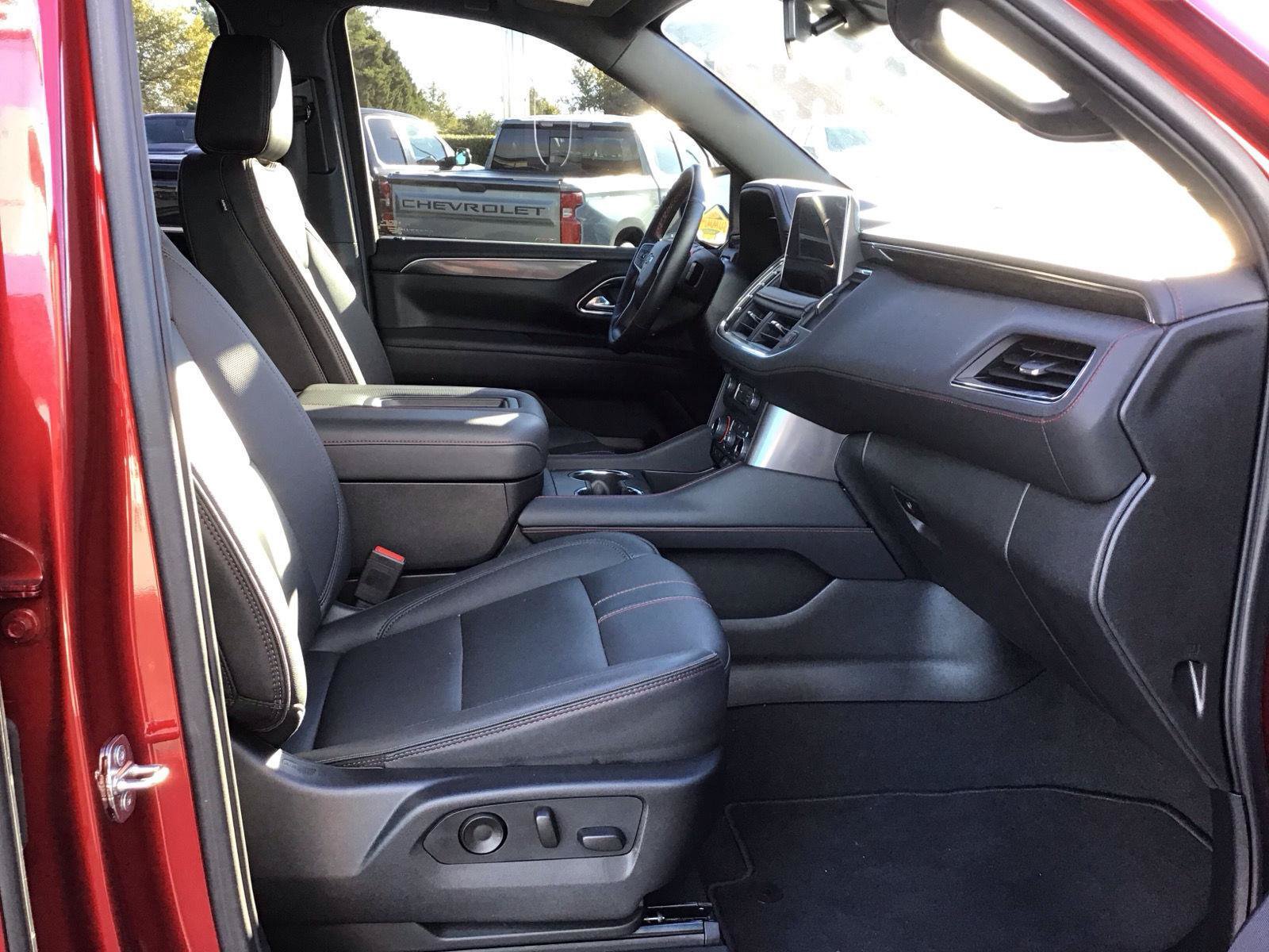Used 2023 Chevrolet Suburban RST w/ Luxury Package AWD/4WD image 8