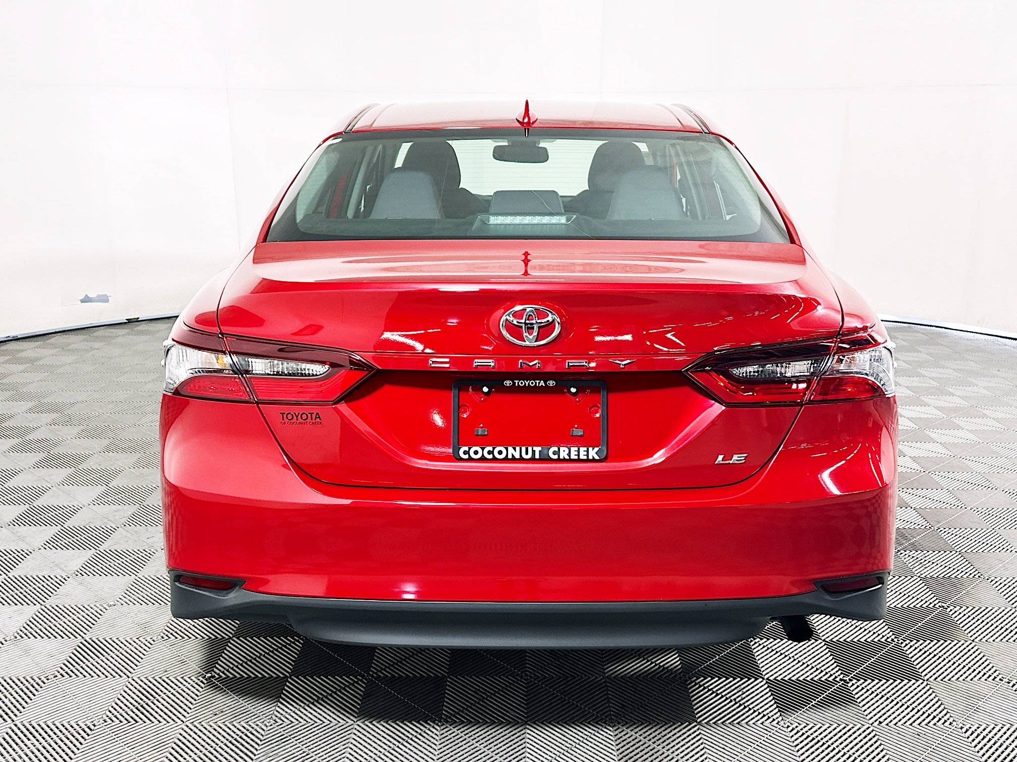 Used 2024 Toyota Camry LE w/ Convenience Package FWD image 4