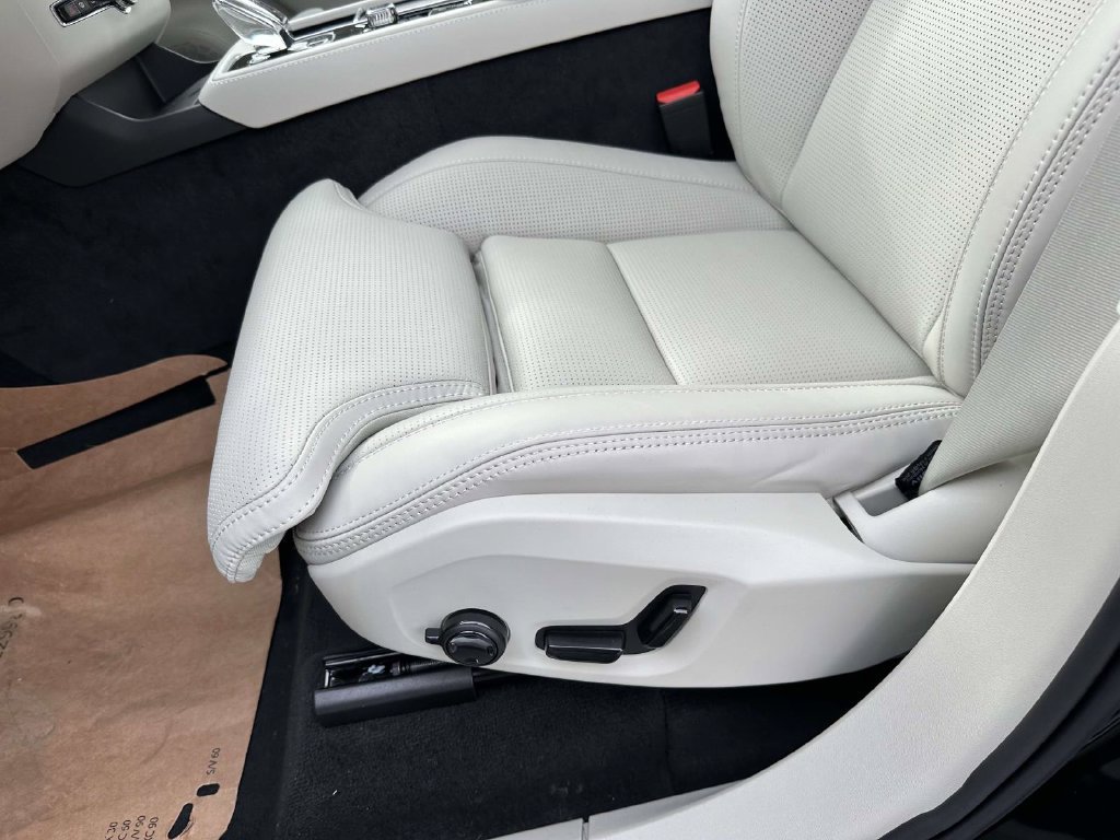New 2026 Volvo XC90 B6 Ultra w/ Protection Package Premier AWD/4WD image 16