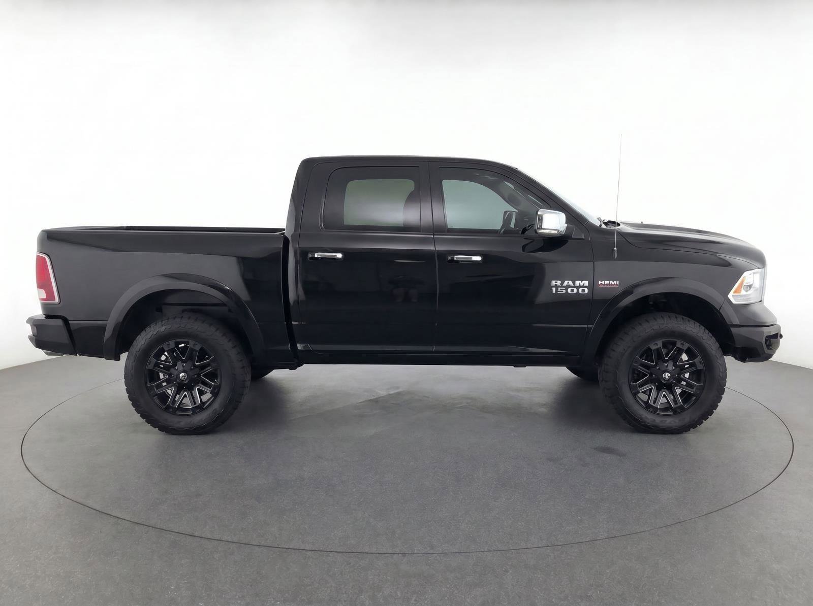 Used 2017 RAM 1500 Laramie AWD/4WD image 8