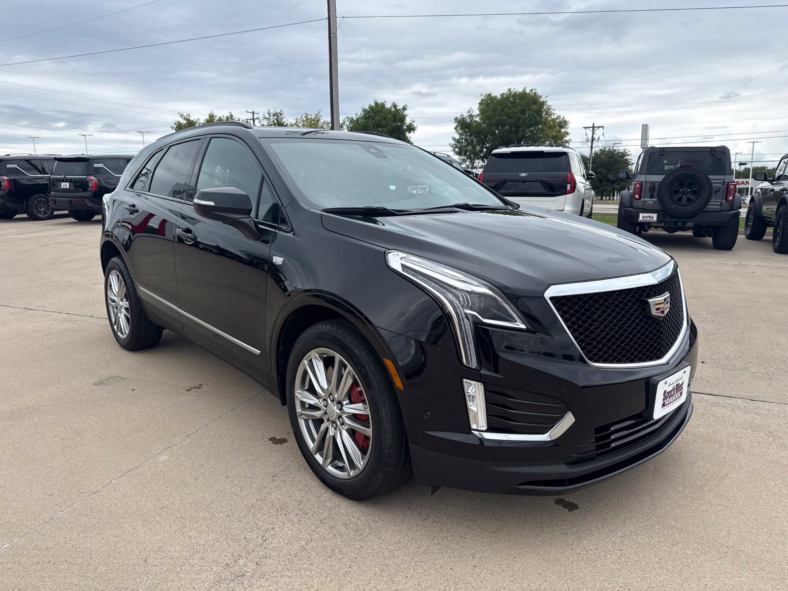 Used 2023 Cadillac XT5 Sportv w/ Technology Package AWD/4WD image 3