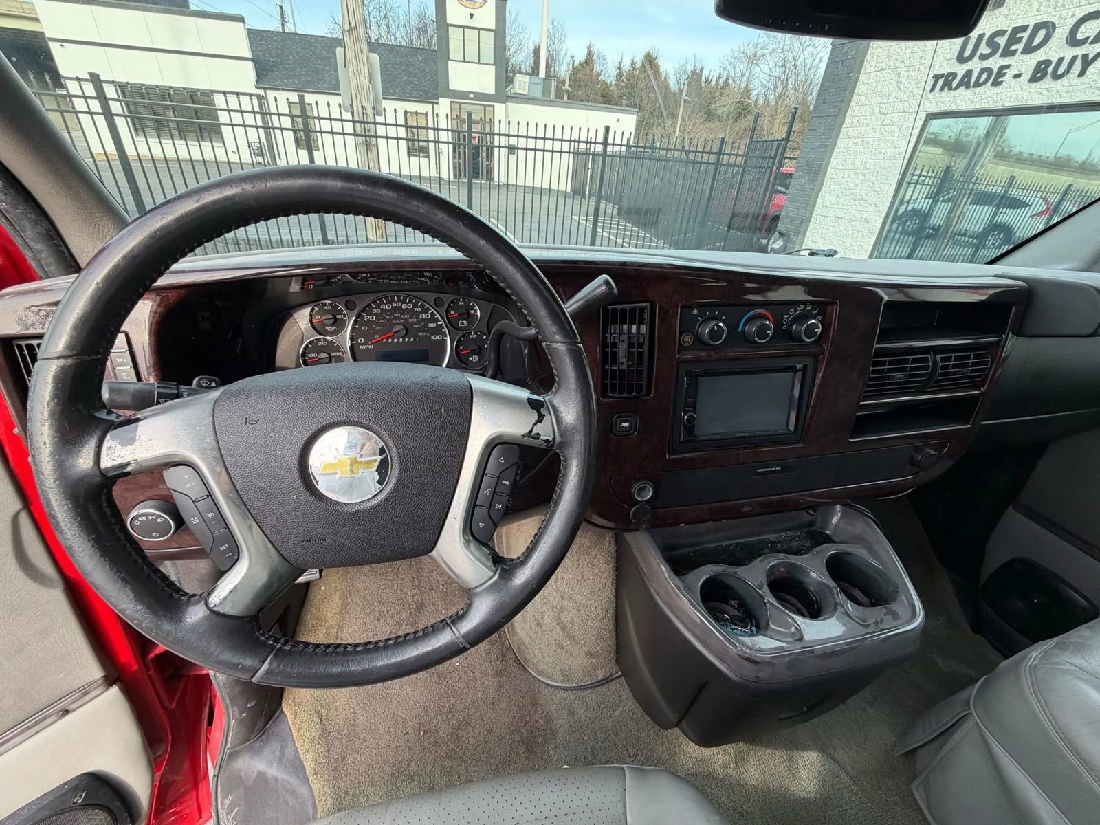 Used 2010 Chevrolet Express 1500 w/ Power Package image 25