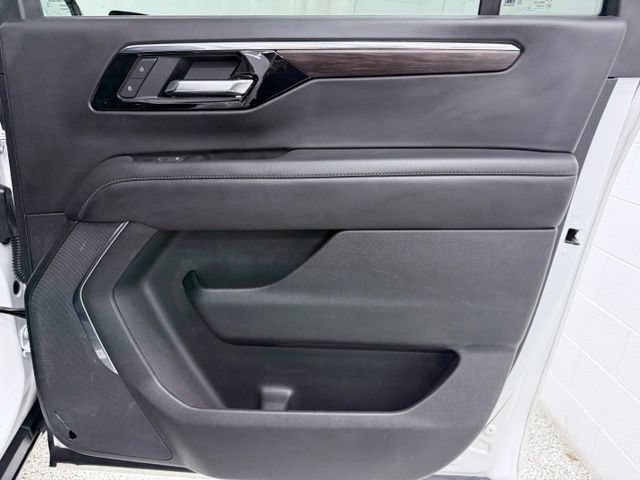 Used 2025 Chevrolet Suburban Z71 AWD/4WD image 21