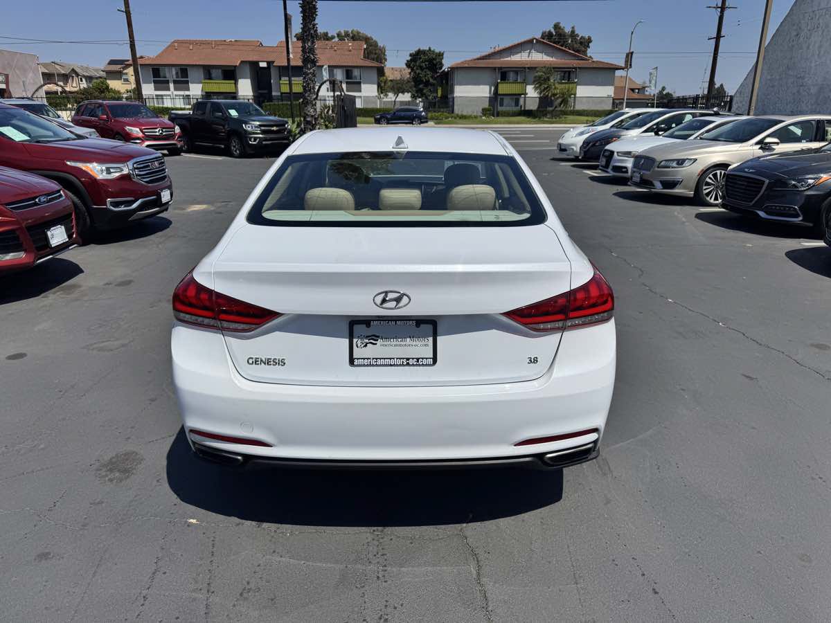 Used 2015 Hyundai Genesis 3.8 RWD image 4