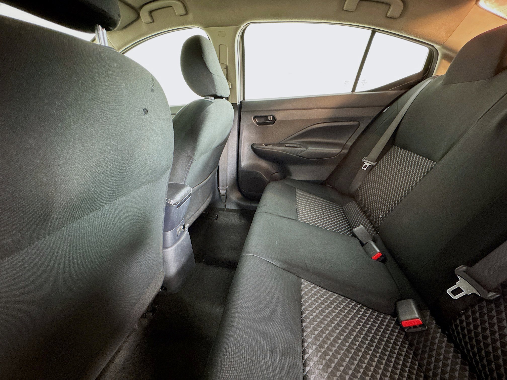 Used 2020 Nissan Versa S FWD image 40