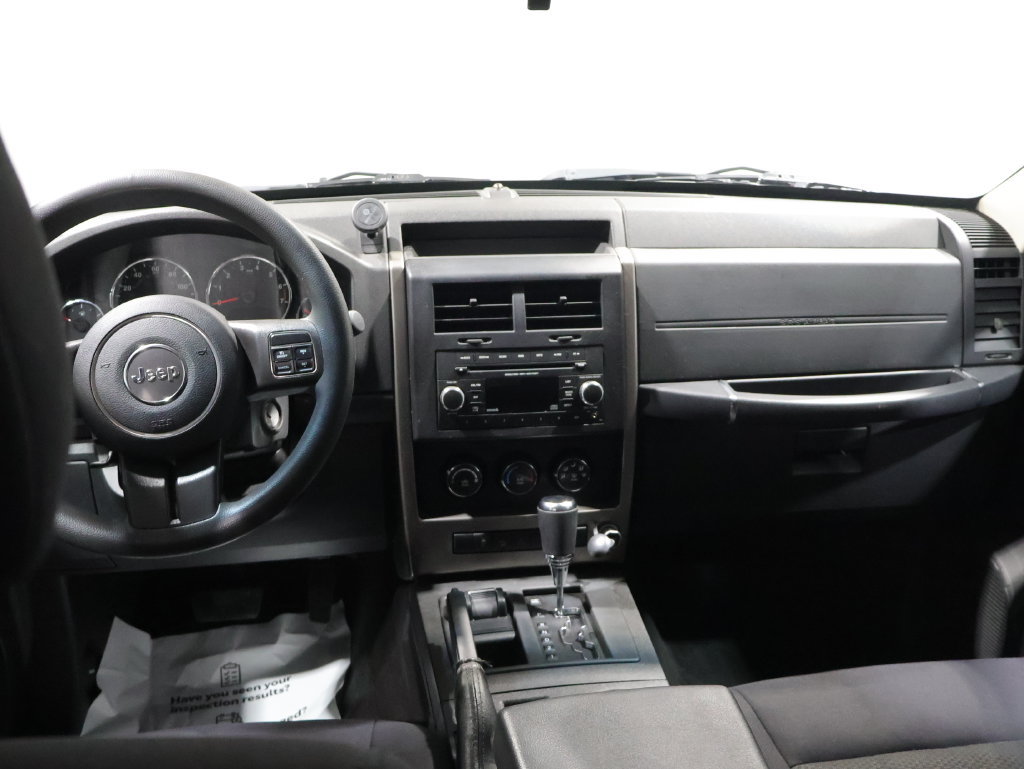 Used 2012 Jeep Liberty Sport AWD/4WD image 16