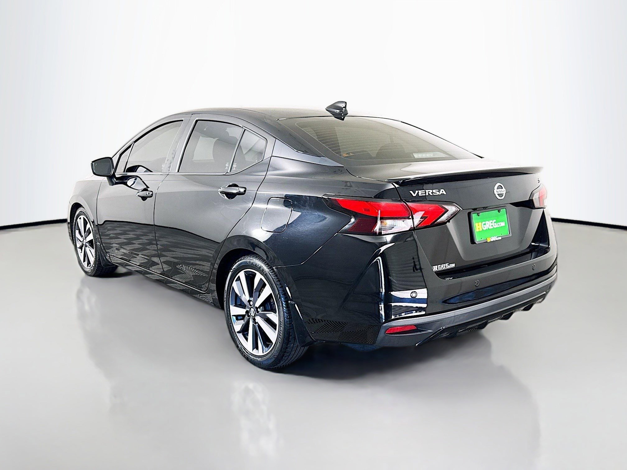 Used 2020 Nissan Versa SR image 7