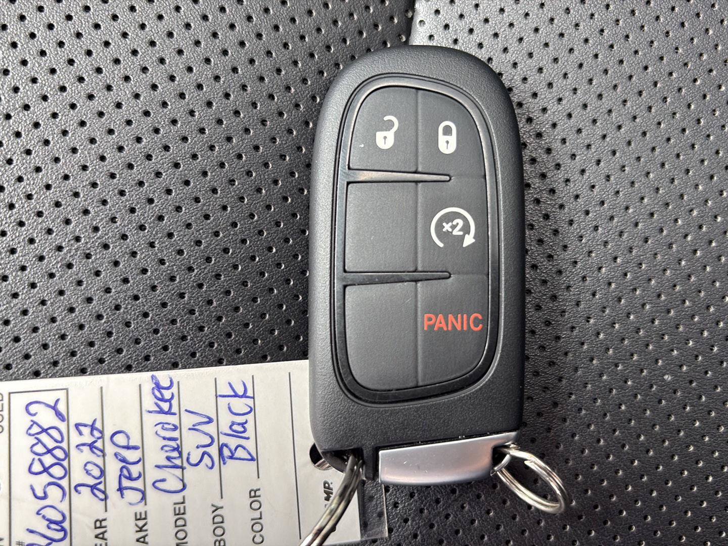 Used 2022 Jeep Cherokee Latitude Lux w/ Sun & Sound Group AWD/4WD image 40