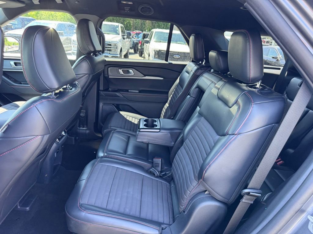 Used 2025 Ford Explorer ST-Line w/ ST-Line Street Pack AWD/4WD image 31