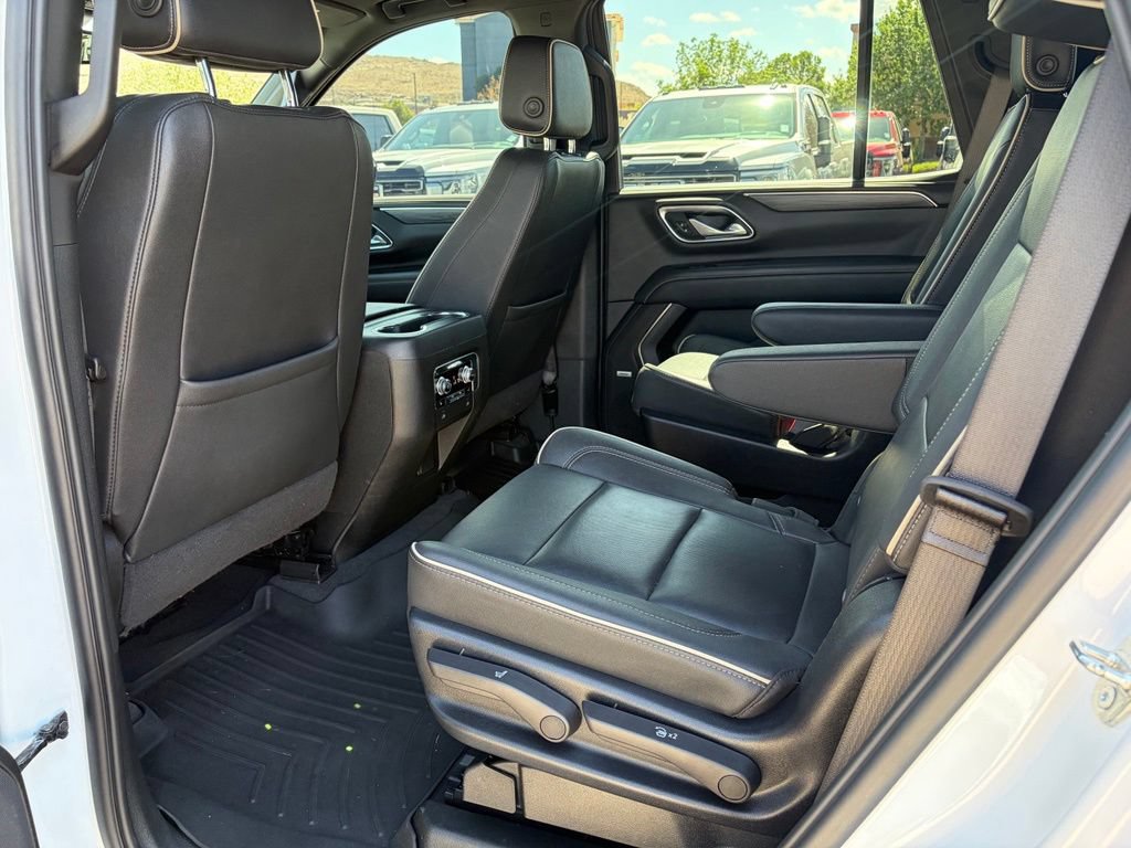 Used 2024 GMC Yukon SLT w/ SLT Premium Package AWD/4WD image 26