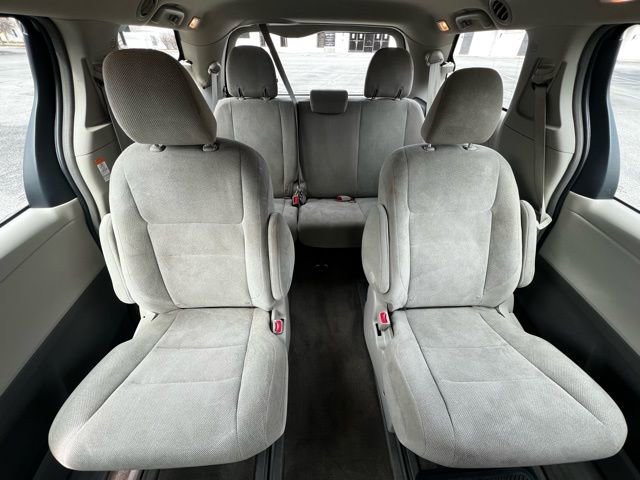 Used 2017 Toyota Sienna L FWD image 25