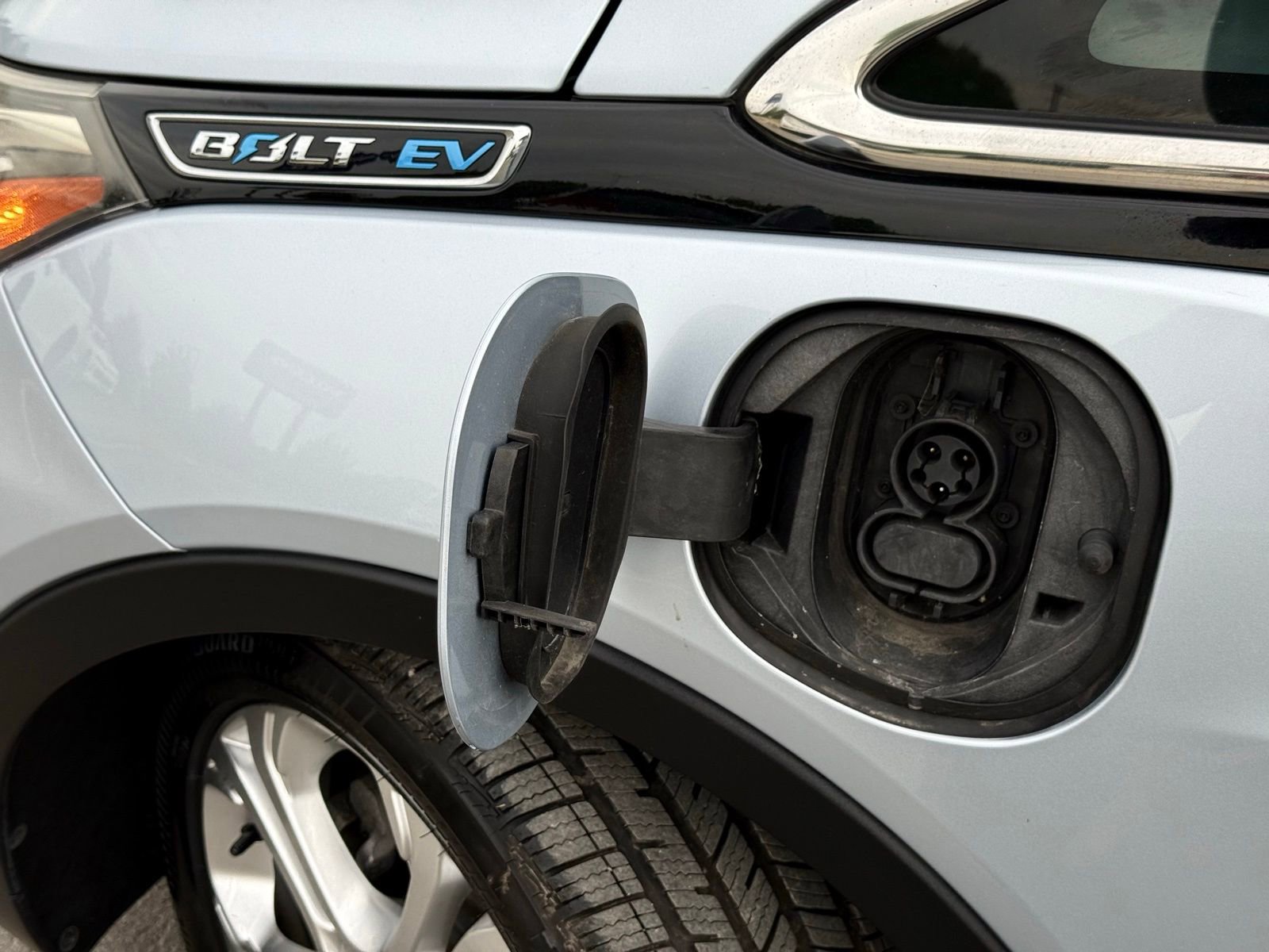 Used 2018 Chevrolet Bolt LT FWD image 7