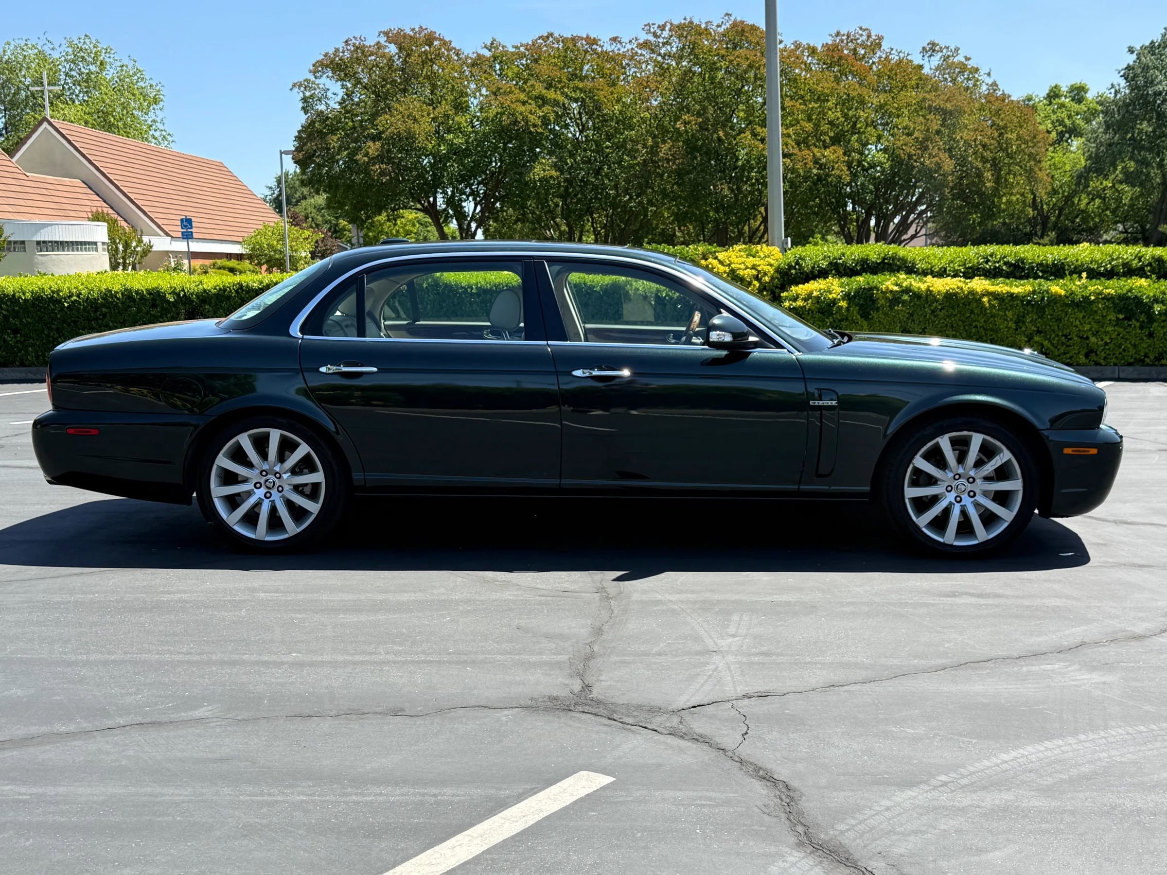 Used 2008 Jaguar XJ8 image 4