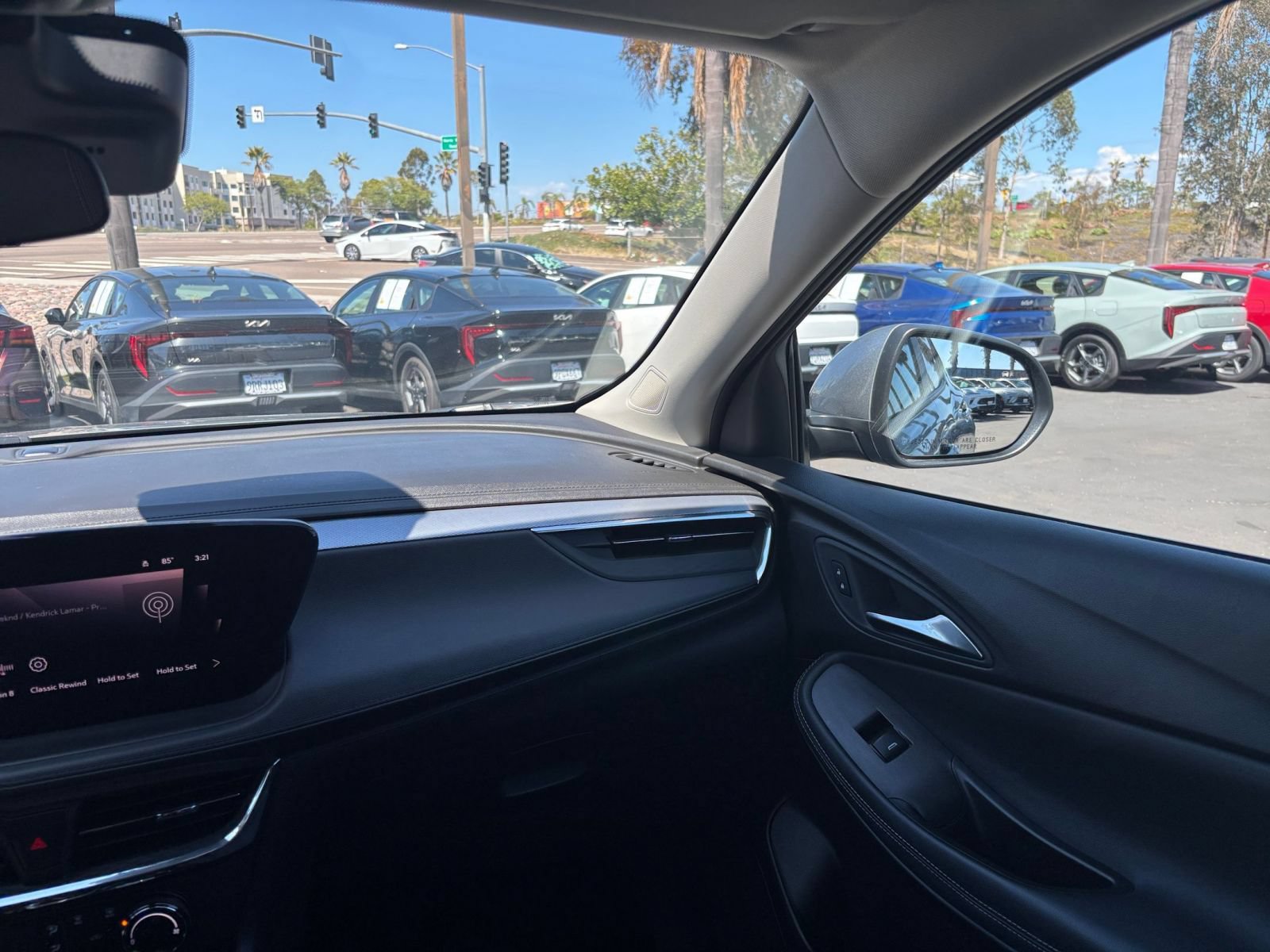 Used 2025 Buick Encore GX Preferred AWD/4WD image 33