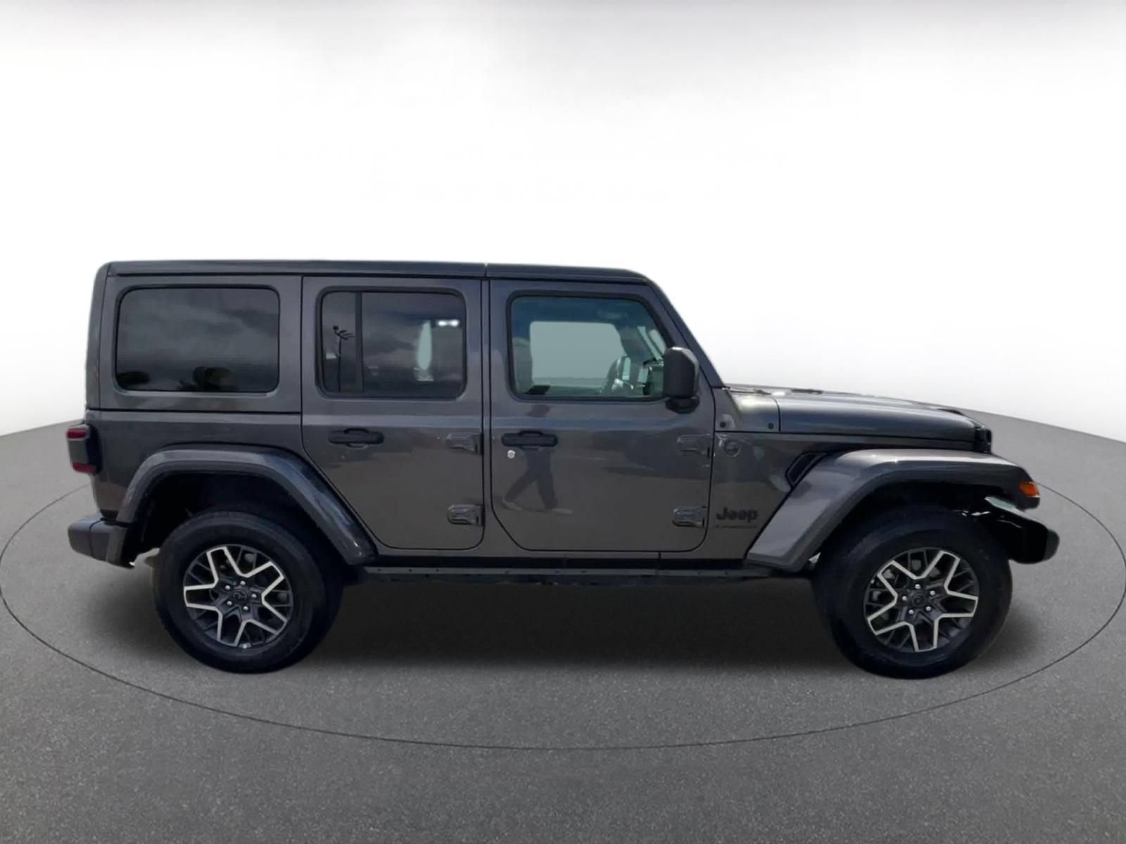 Used 2025 Jeep Wrangler Unlimited Sahara AWD/4WD image 15