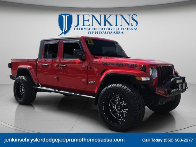 Used 2023 Jeep Gladiator Overland w/ Trailer Tow Package AWD/4WD image 2