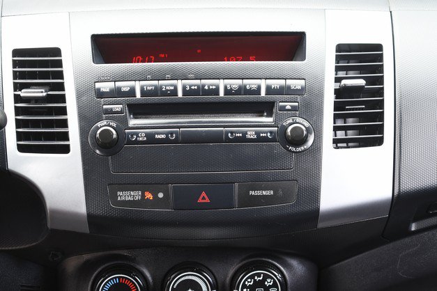 Used 2012 Mitsubishi Outlander SE AWD/4WD image 19