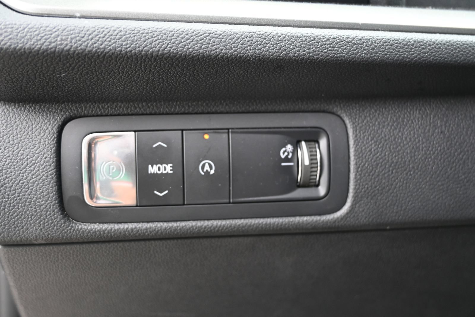 Used 2025 Chevrolet Traverse LT FWD image 12