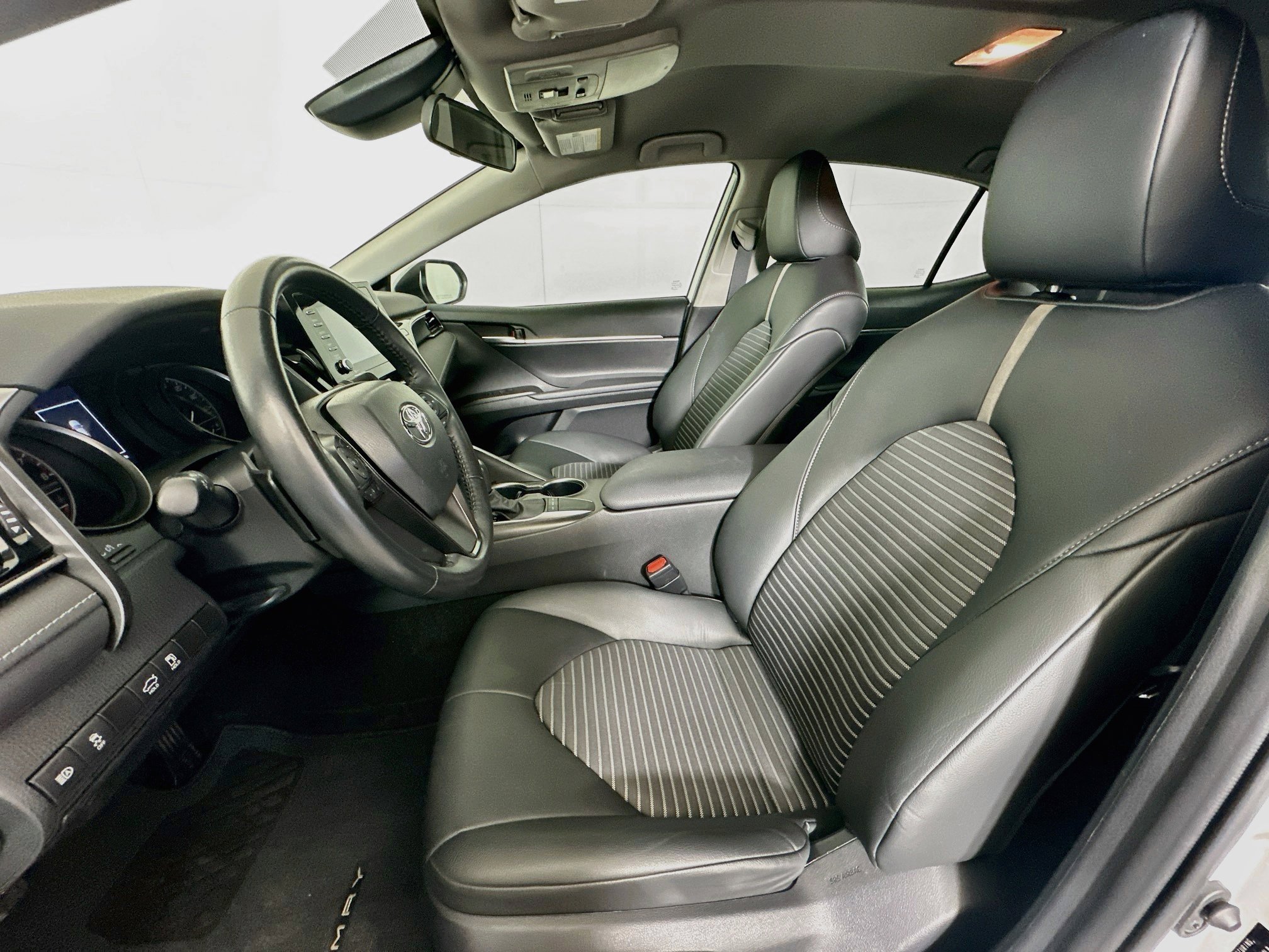 Used 2024 Toyota Camry SE FWD image 13