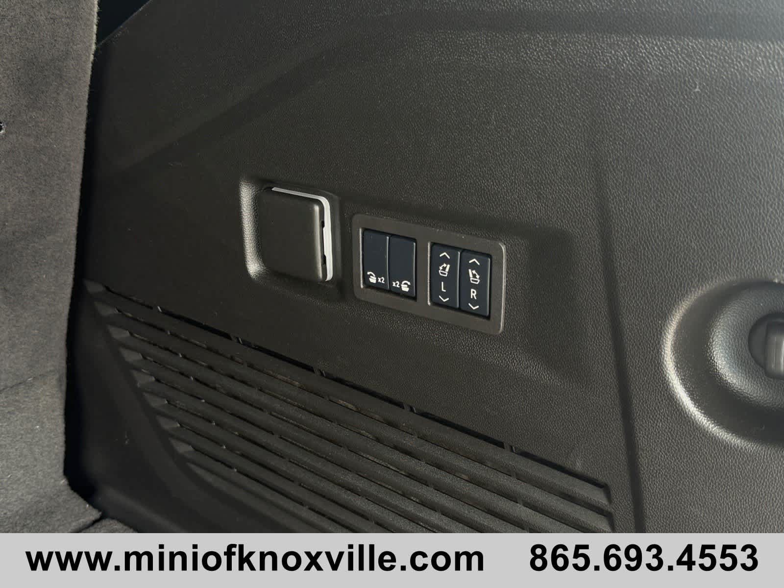 Used 2025 Chevrolet Tahoe High Country AWD/4WD image 20