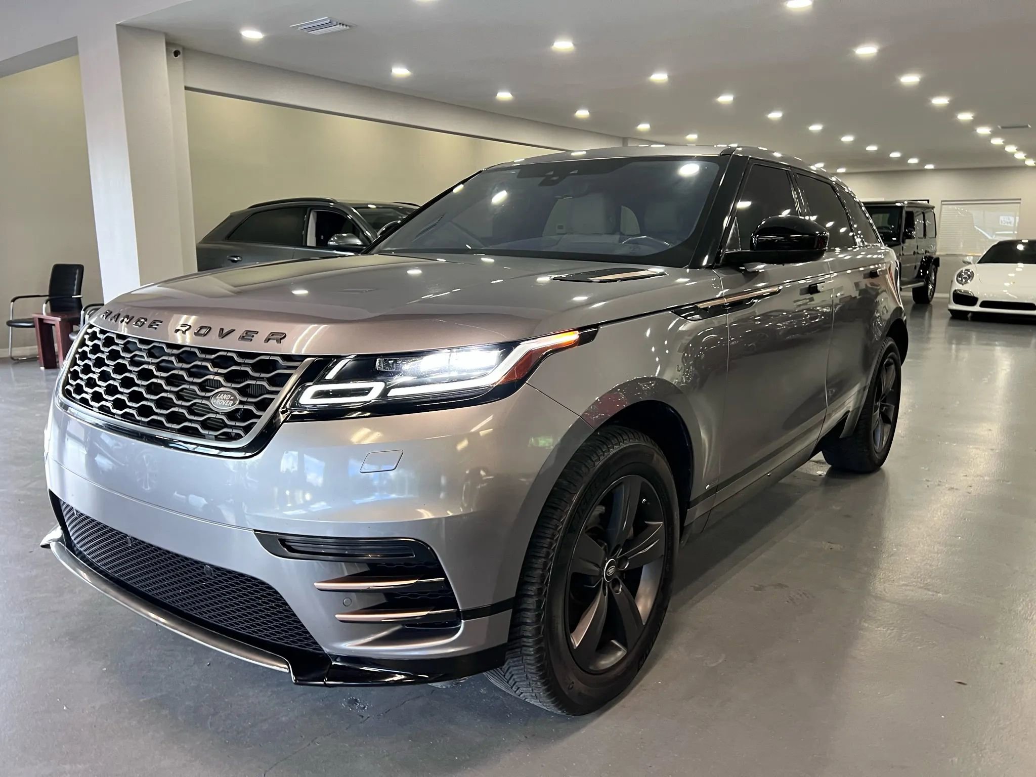 Used 2020 Land Rover Range Rover Velar R-Dynamic S image 3