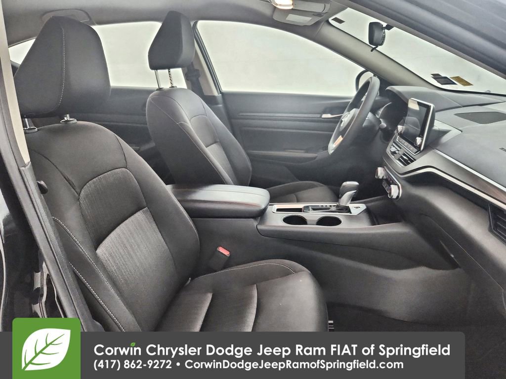 Used 2025 Nissan Altima 2.5 SV image 32