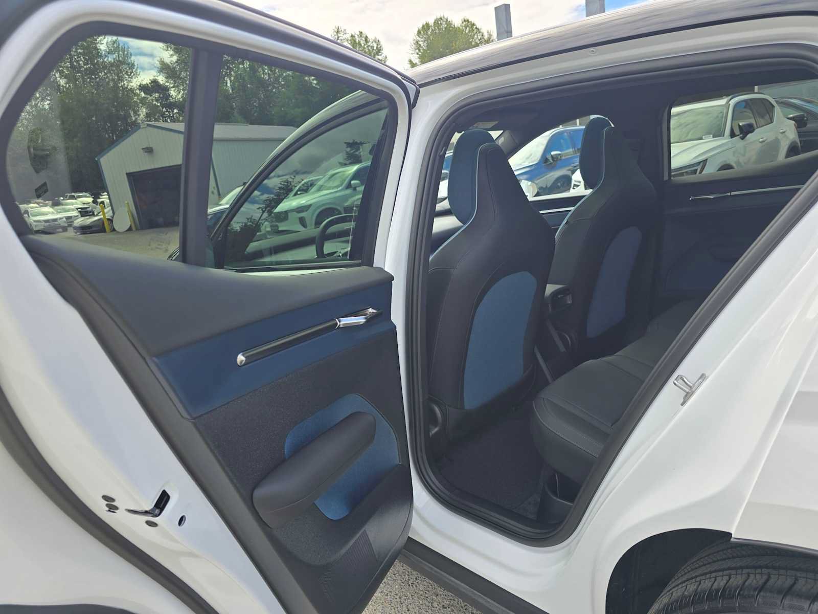 Certified 2025 Volvo EX30 Plus w/ Climate Package AWD/4WD image 17