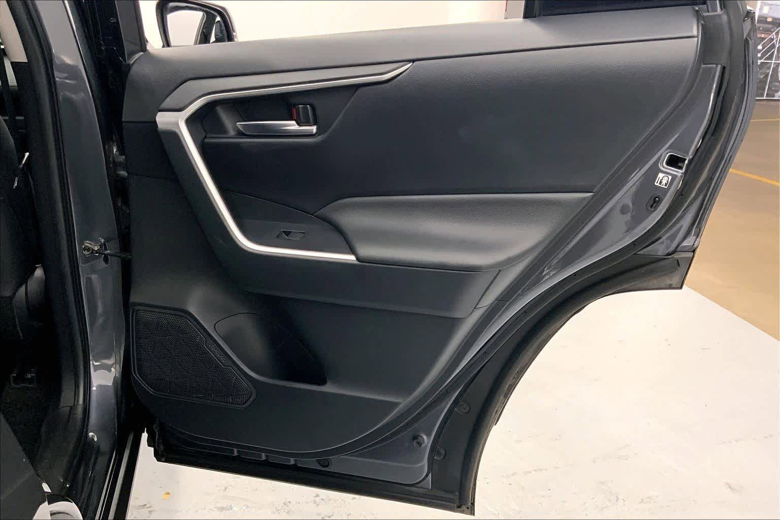 Used 2019 Toyota RAV4 XLE Premium FWD image 13