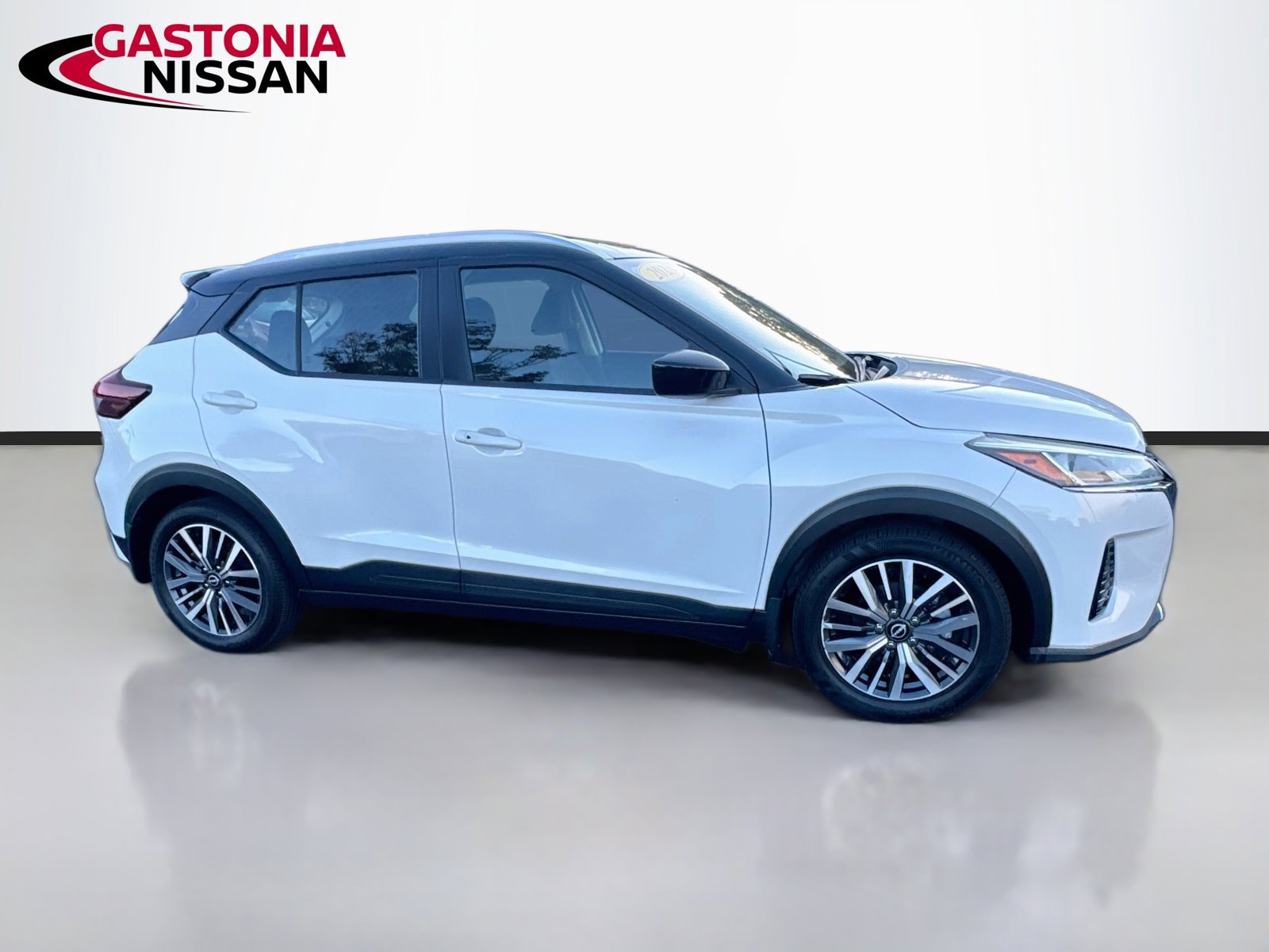 Used 2023 Nissan Kicks SV FWD image 10