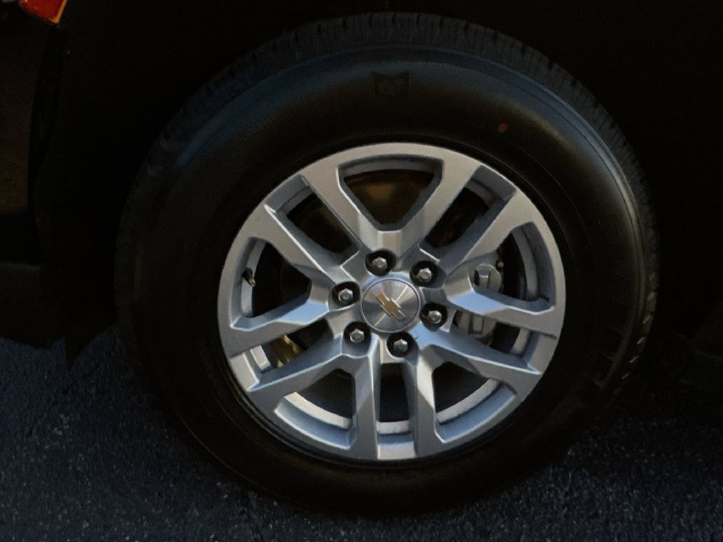 Used 2024 Chevrolet Suburban LT RWD image 12